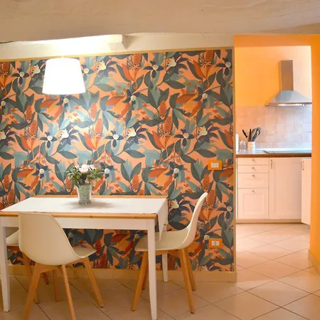 Piazza Napoleone Sweet Apartment *