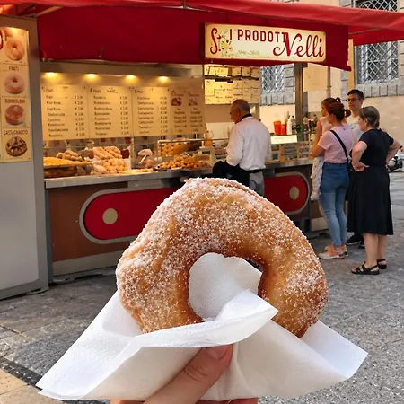 Piazza Napoleone Sweet * Lucca